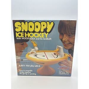 New Atlantis Snoopy Ice Hockey Game W/ Woodstock & Snap Plastic Model Kit Sealed